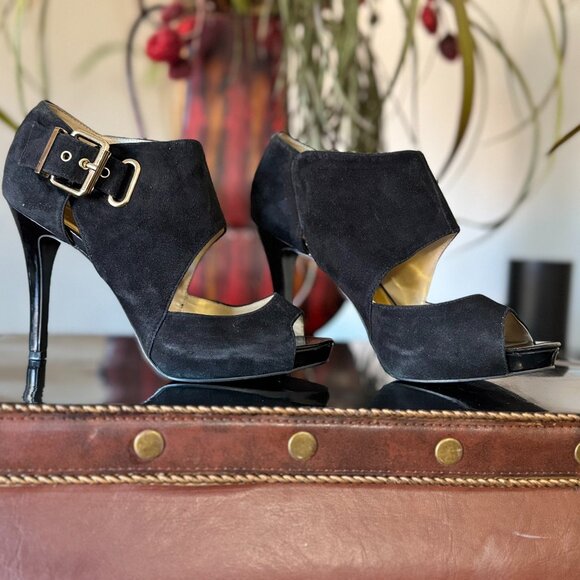 Nine West Black Suede Peep-Toe Cutout Heels With Buckle Detail–Size 8.5M- NWOT's - Picture 1 of 11